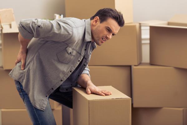 Worker hurts back lifting box