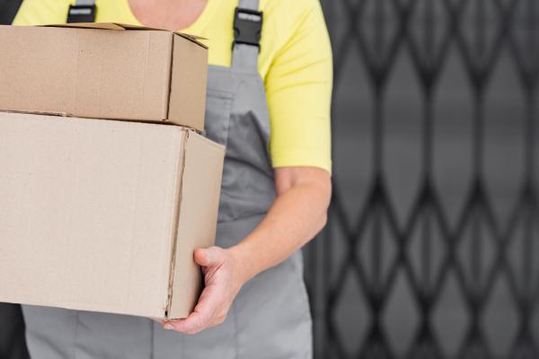 Woman holding boxes correctly